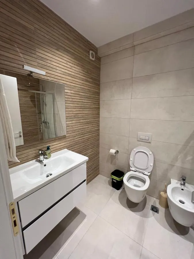 Mumbas Apartment 2 Himare 0*,