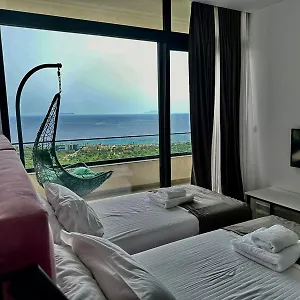 Wait 'n Sea Hotel